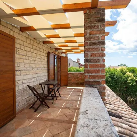 Semesterbostad Sunny House With Private Pool