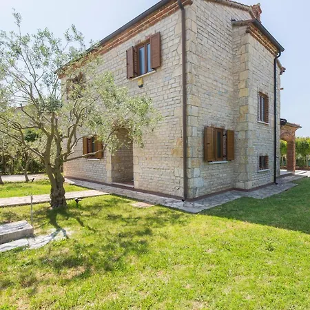 Sunny House With Private Pool